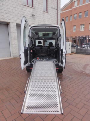 Ambulanze, autovetture, autofunebre per servizi sociali a Camucia Cortona